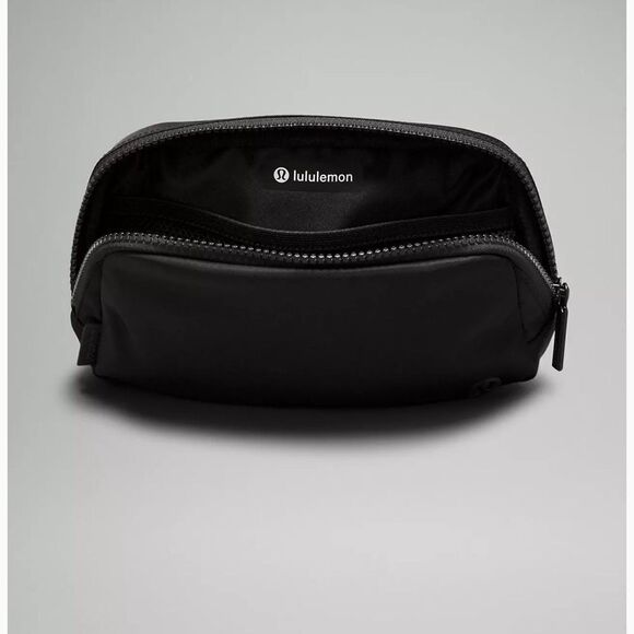 lululemon 1L Black Everywhere Belt Bag Fanny Pack Water Repellent Black Logo - Picture 3 of 13
